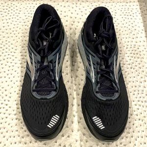 Brooks Beast 18, new in box, men’s size 15 D, medium